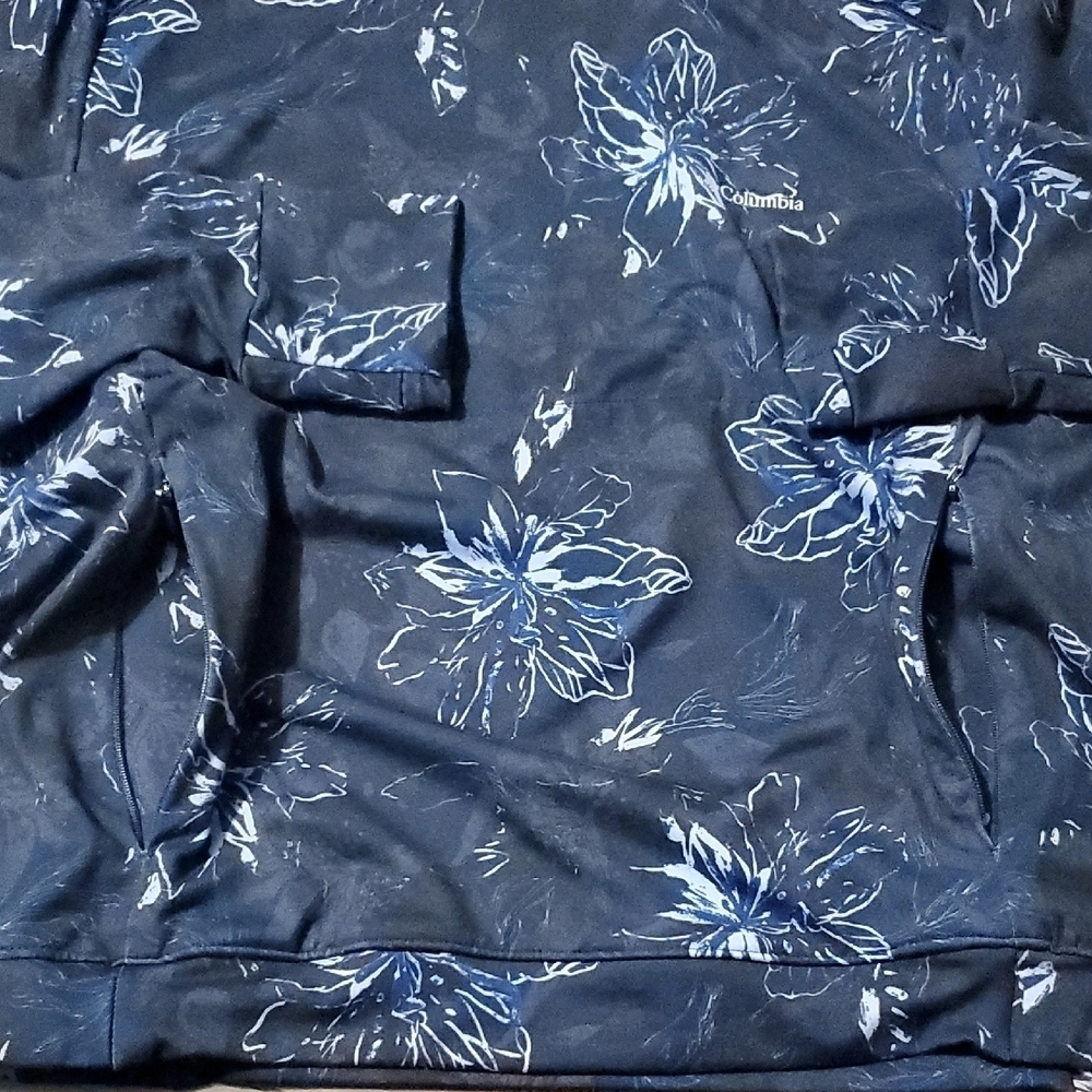 Columbia Women's Long Sleeve Rash Guard Top with Blue Floral Design - Picture 4 of 7